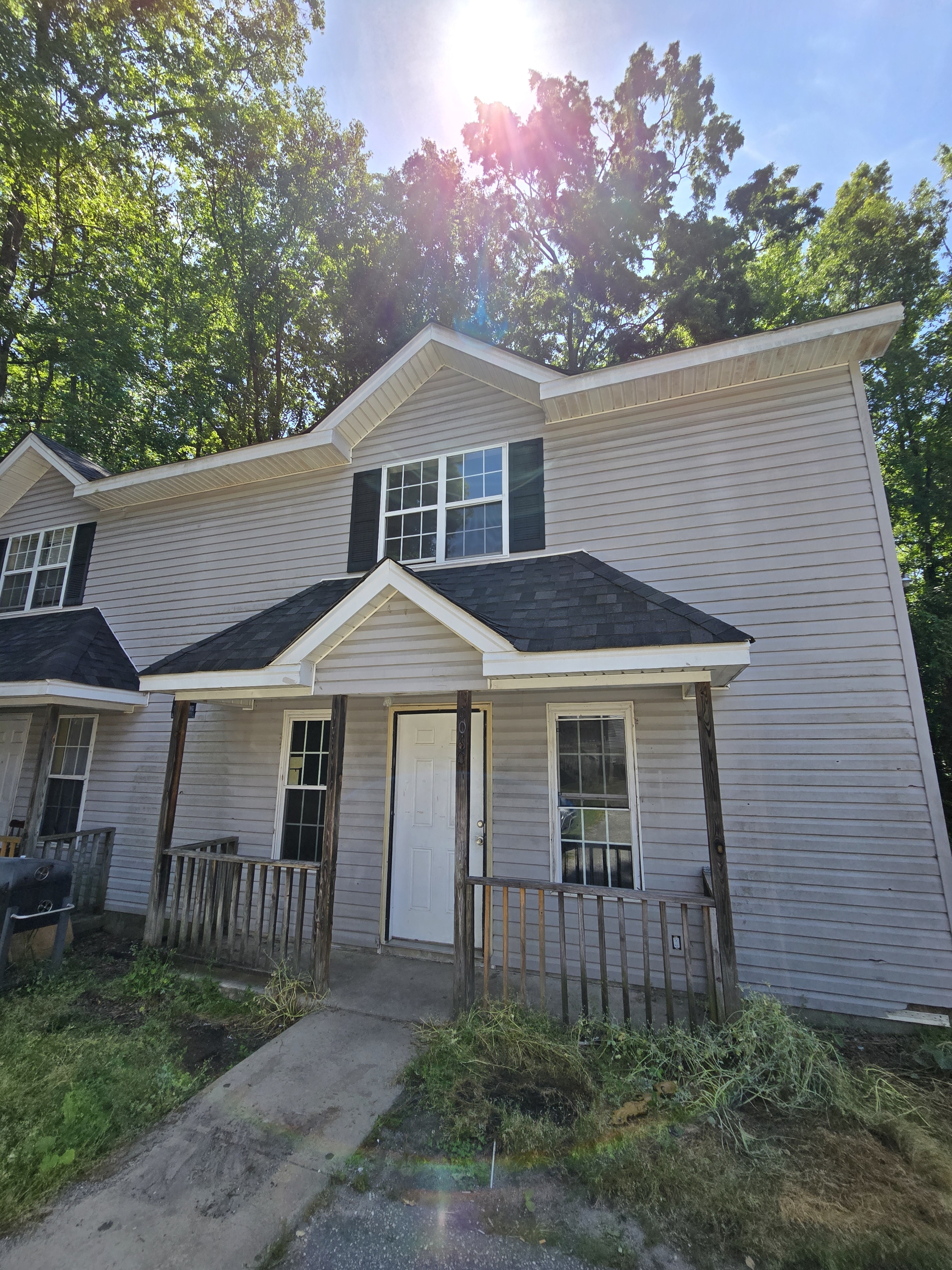 606C Trakas Ave.